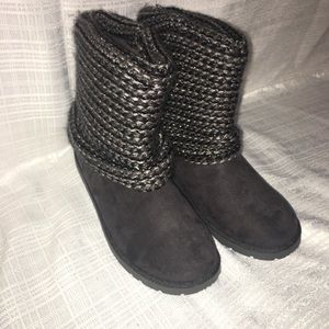 Never worn gray winter boots